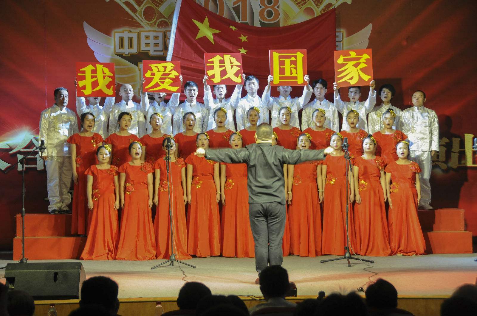 元旦大型歌舞合唱演出节目——女士合唱演出服装定制！