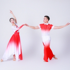 男女团体舞台演出服装红色舞台演出服装古典舞蹈表演服装定制！